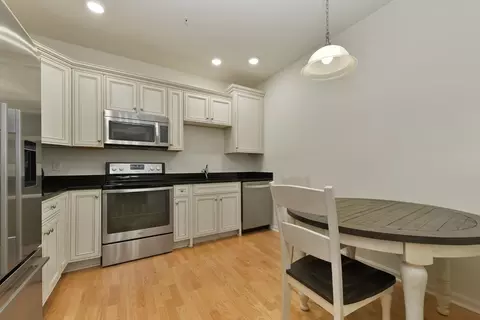Kitchen - 57 Augustus Ct #1013, Reading, MA 01867 photo 3 of 3