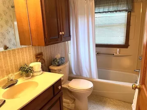 Bath - 193 Pine St, Danvers, MA 01923 photo 1 of 2