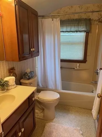 Bath - 193 Pine St, Danvers, MA 01923 photo 2 of 2
