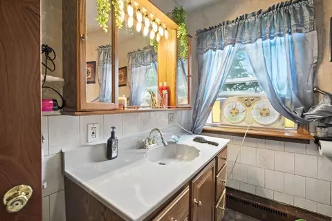 Bath - 22 Keddy Blvd, Chicopee, MA 01020 photo 2 of 4