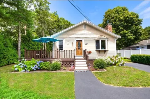 10 Harborview Dr, Falmouth, MA 02536