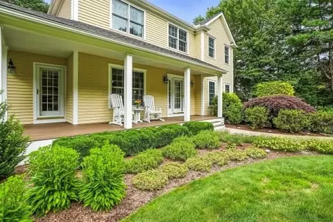 8 Miscoe Hill Rd, Upton, MA 01568 photo 2