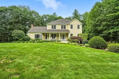 8 Miscoe Hill Rd, Upton, MA 01568
