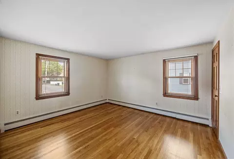 Bedroom - 152 Bridge St, Beverly, MA 01915 photo 2 of 5