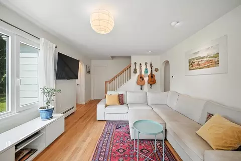 33 West St, Easthampton, MA 01027 photo 8