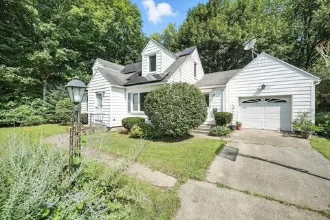 33 West St, Easthampton, MA 01027 photo 2