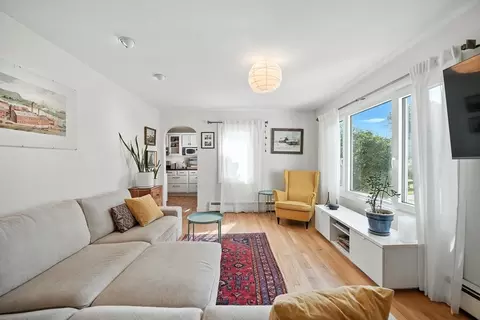 33 West St, Easthampton, MA 01027 photo 5