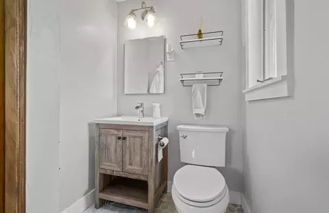 Bath - 6 Exeter Rd, Beverly, MA 01915 photo 1 of 2