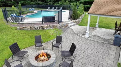 Exterior - 9 Vincent Rd, Mendon, MA 01756 photo 5 of 8