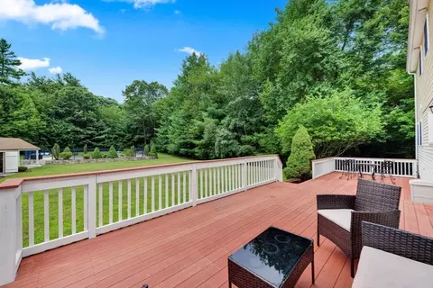 Exterior - 9 Vincent Rd, Mendon, MA 01756 photo 3 of 8