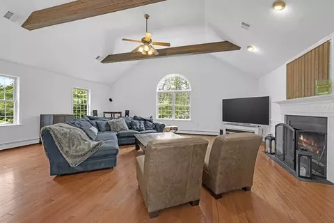 Living - 9 Vincent Rd, Mendon, MA 01756 photo 1 of 3