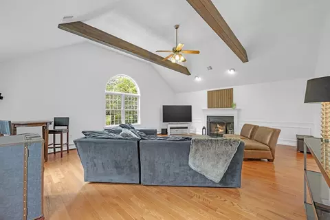 Living - 9 Vincent Rd, Mendon, MA 01756 photo 2 of 3