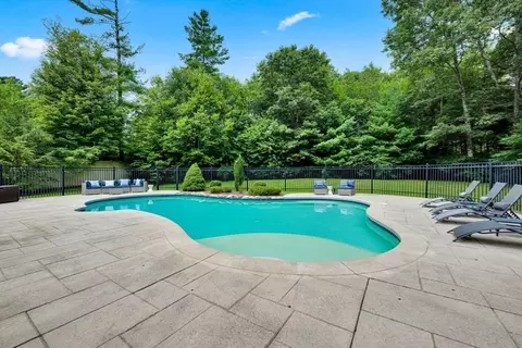 Exterior - 9 Vincent Rd, Mendon, MA 01756 photo 6 of 8