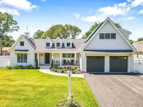 25 Clam Ln, Falmouth, MA 02536