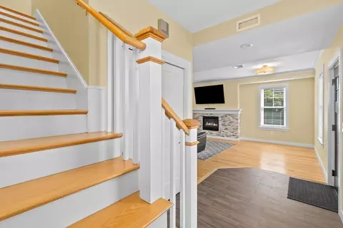 Entry Way - 8 Sylvan # A, Danvers, MA 01923 photo 5 of 6