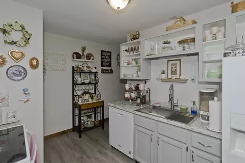 15 Castlegate Dr #A, Springfield, MA 01129 photo 4