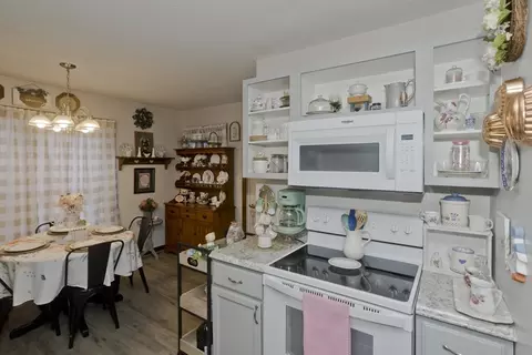 15 Castlegate Dr #A, Springfield, MA 01129 photo 5
