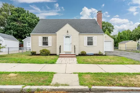 114 Holyoke St, Lynn, MA 01905
