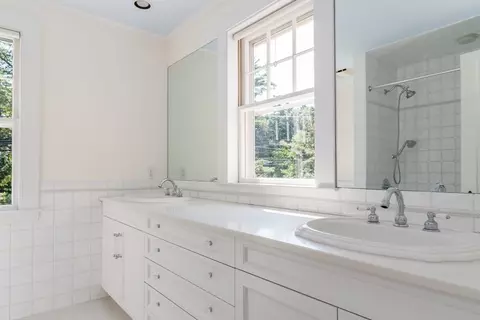 Bath - 31 Walpole St, Dover, MA 02030 photo 2 of 3