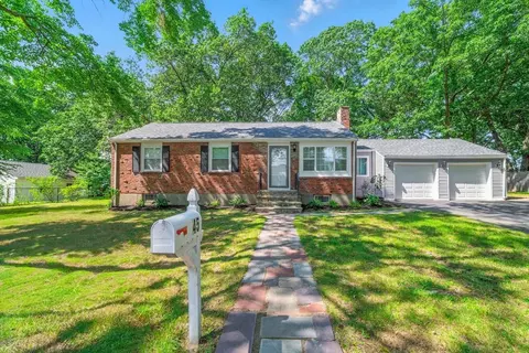 45 Calvin St, Braintree, MA 02184