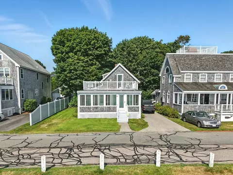 19 Rocky Nook Ave, Kingston, MA 02364