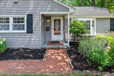 97 Crescent St, Shrewsbury, MA 01545