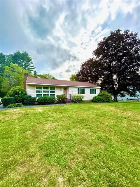 28 Garrison Rd, Chelmsford, MA 01824