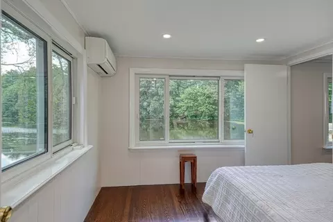 Bedroom - 9 Stonecleve Rd, Wellesley, MA 02482 photo 2 of 5