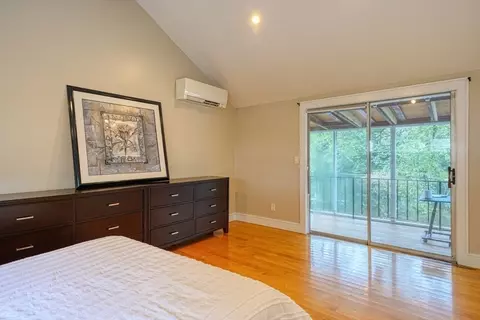 Bedroom - 9 Stonecleve Rd, Wellesley, MA 02482 photo 4 of 5