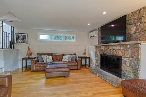 Living - 9 Stonecleve Rd, Wellesley, MA 02482 photo 3 of 3