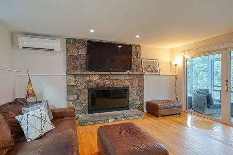 Living - 9 Stonecleve Rd, Wellesley, MA 02482 photo 1 of 3