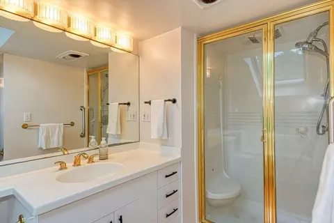 Bath - 9 Stonecleve Rd, Wellesley, MA 02482 photo 3 of 3