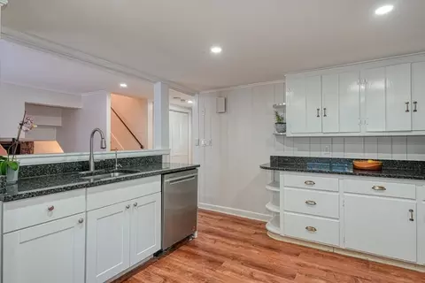 Kitchen - 9 Stonecleve Rd, Wellesley, MA 02482 photo 3 of 4