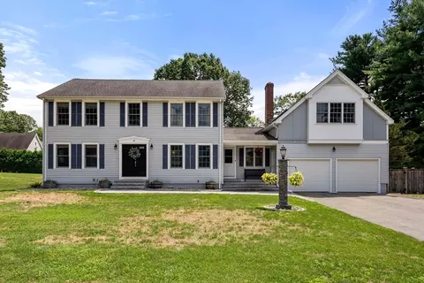 4 Reservoir Dr, Southborough, MA 01772