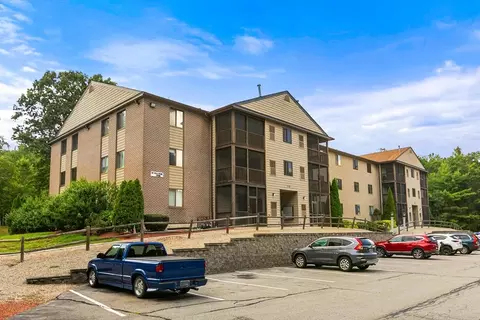 10 Village Ln #21, Tyngsborough, MA 01879