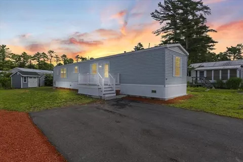 132 Queen Dr, Wareham, MA 02576