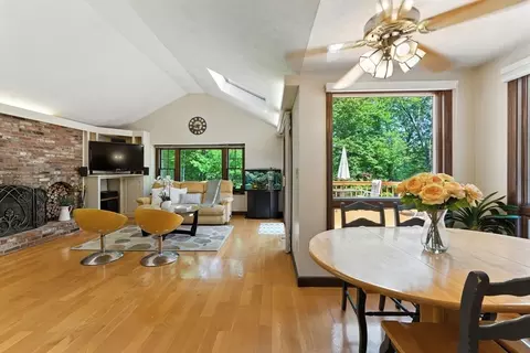 82 High St, Acton, MA 01720 photo 2
