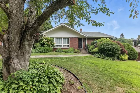 27 Carol Ln, Holyoke, MA 01040