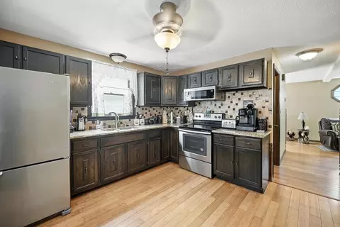 331 Parkerview St, Springfield, MA 01129 photo 4