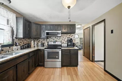 331 Parkerview St, Springfield, MA 01129 photo 5