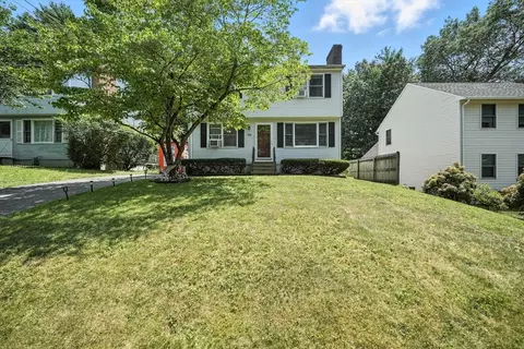 331 Parkerview St, Springfield, MA 01129 photo 2