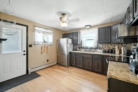 331 Parkerview St, Springfield, MA 01129 photo 6
