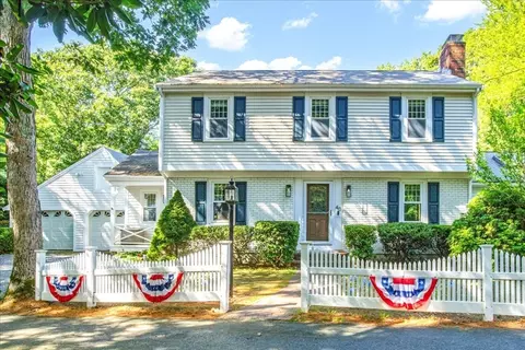 40 N Hill Dr, Falmouth, MA 02556