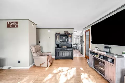 87 Wakefield St, Springfield, MA 01151 photo 3