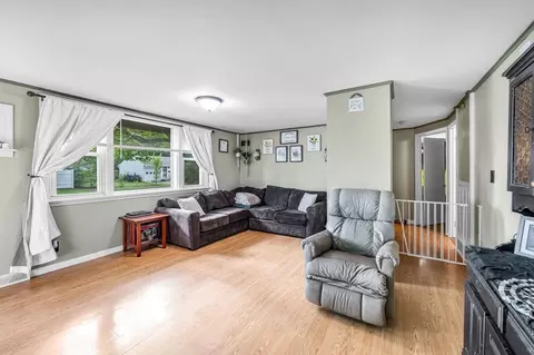 87 Wakefield St, Springfield, MA 01151 photo 5