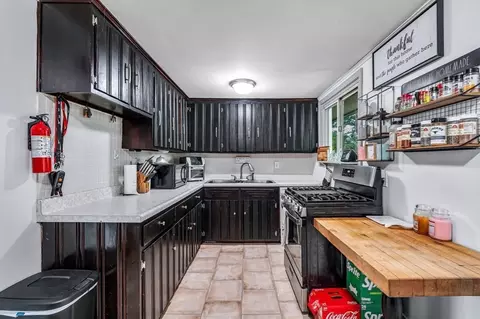 87 Wakefield St, Springfield, MA 01151 photo 8