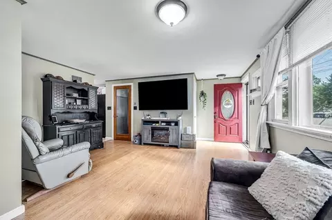 87 Wakefield St, Springfield, MA 01151 photo 2