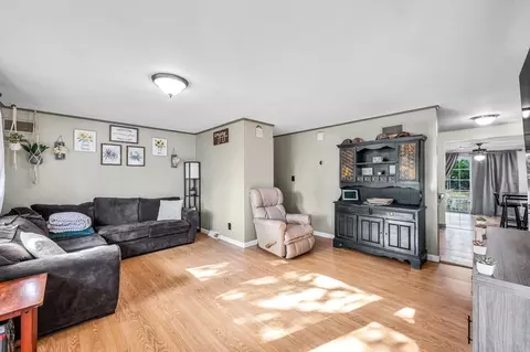 87 Wakefield St, Springfield, MA 01151 photo 4