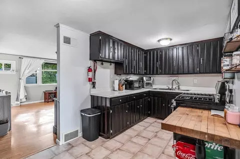 87 Wakefield St, Springfield, MA 01151 photo 9