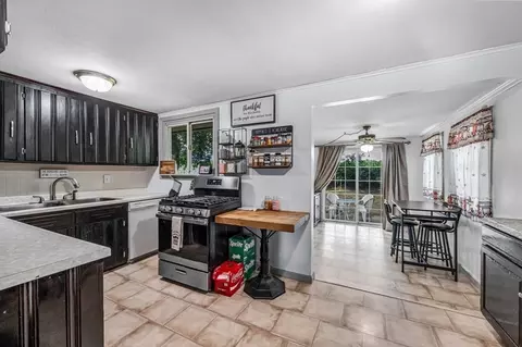 87 Wakefield St, Springfield, MA 01151 photo 7